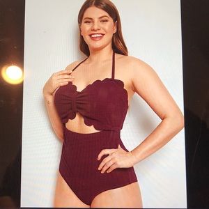 Scalloped trim cut out bathing suit